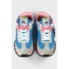 Sneakers with colored inserts