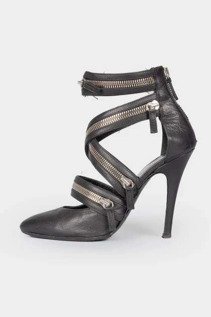 Black metal zipper shoes