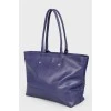 Wide leather bag of indigo color