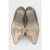 Shoes with a drawing & quot; goose foot & quot;
