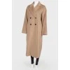 Long wool coat with a tag