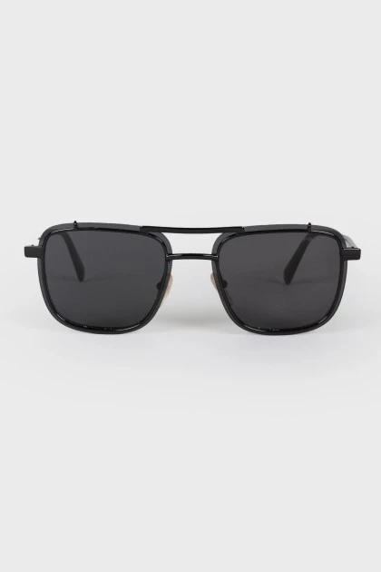 Black tinting sunglasses