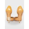 Beige patent shoes d'Orsay
