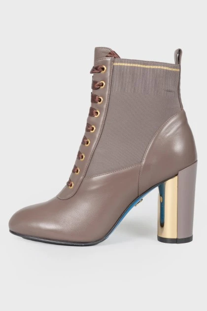 Leather ankle boots with tag