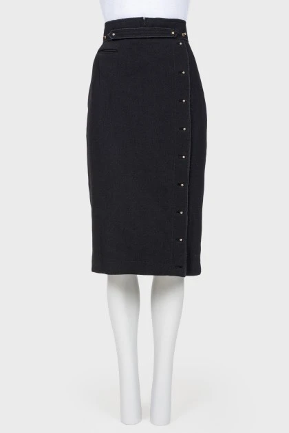 Straight skirt with clasps